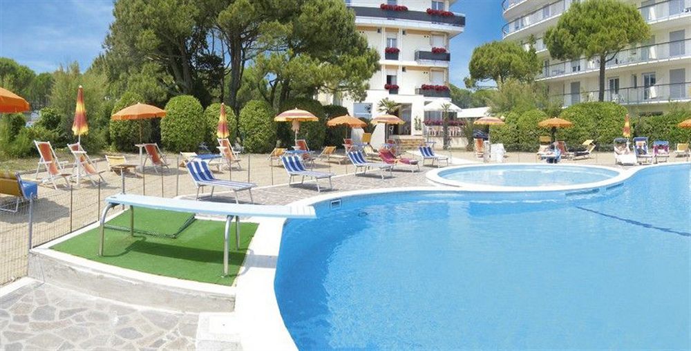 Hotel Bertha Fronte Mare Lido di Jesolo Exterior photo