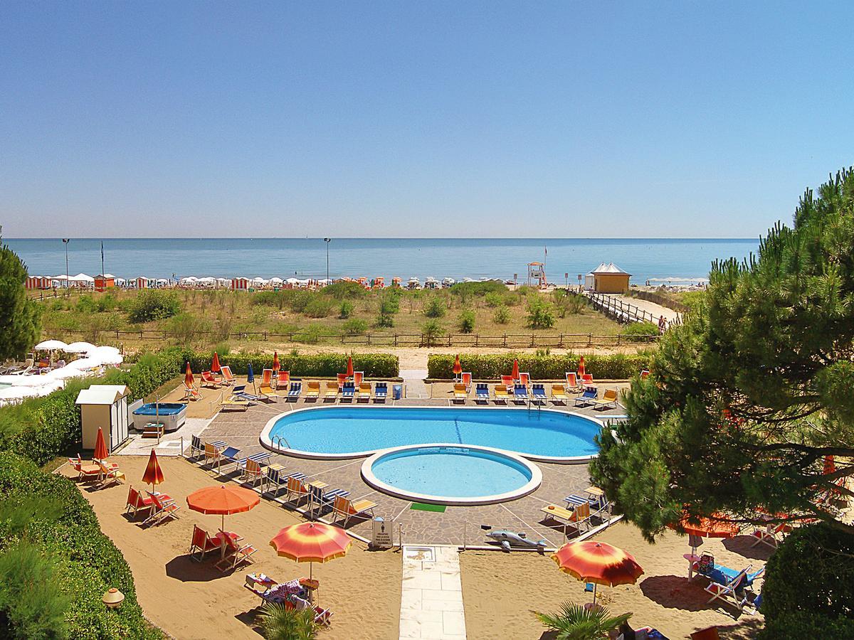 Hotel Bertha Fronte Mare Lido di Jesolo Exterior photo