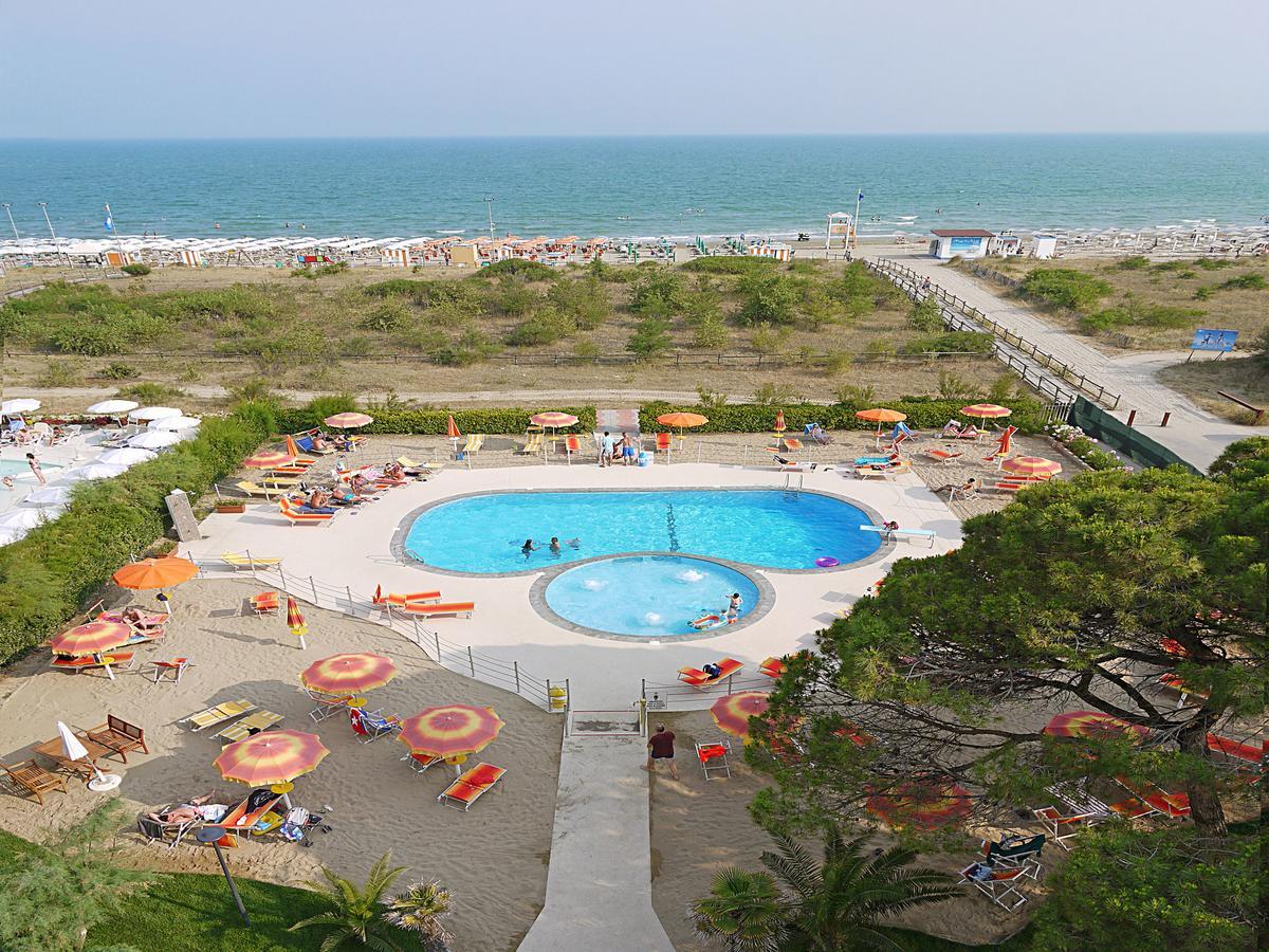 Hotel Bertha Fronte Mare Lido di Jesolo Exterior photo