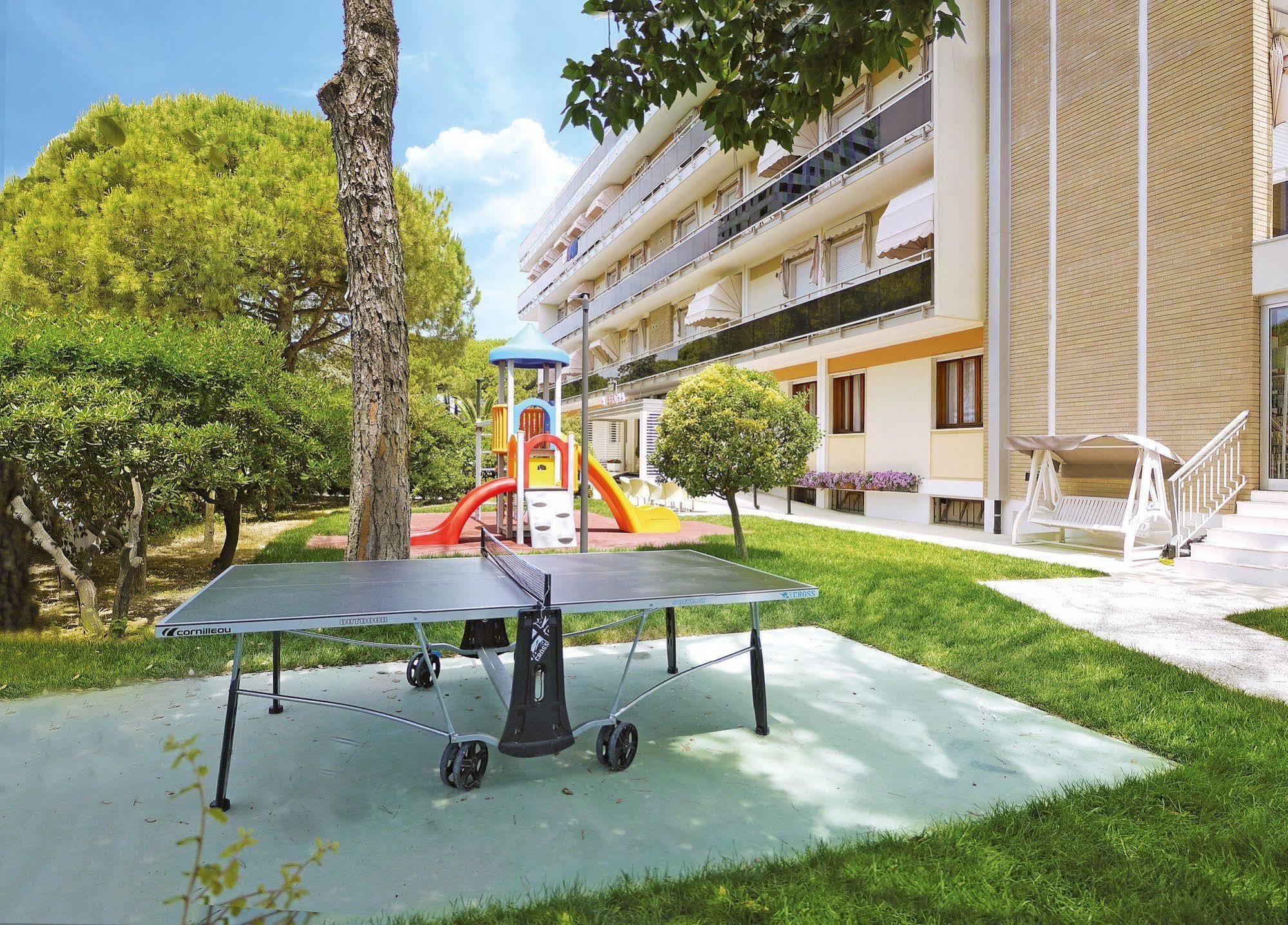 Hotel Bertha Fronte Mare Lido di Jesolo Exterior photo