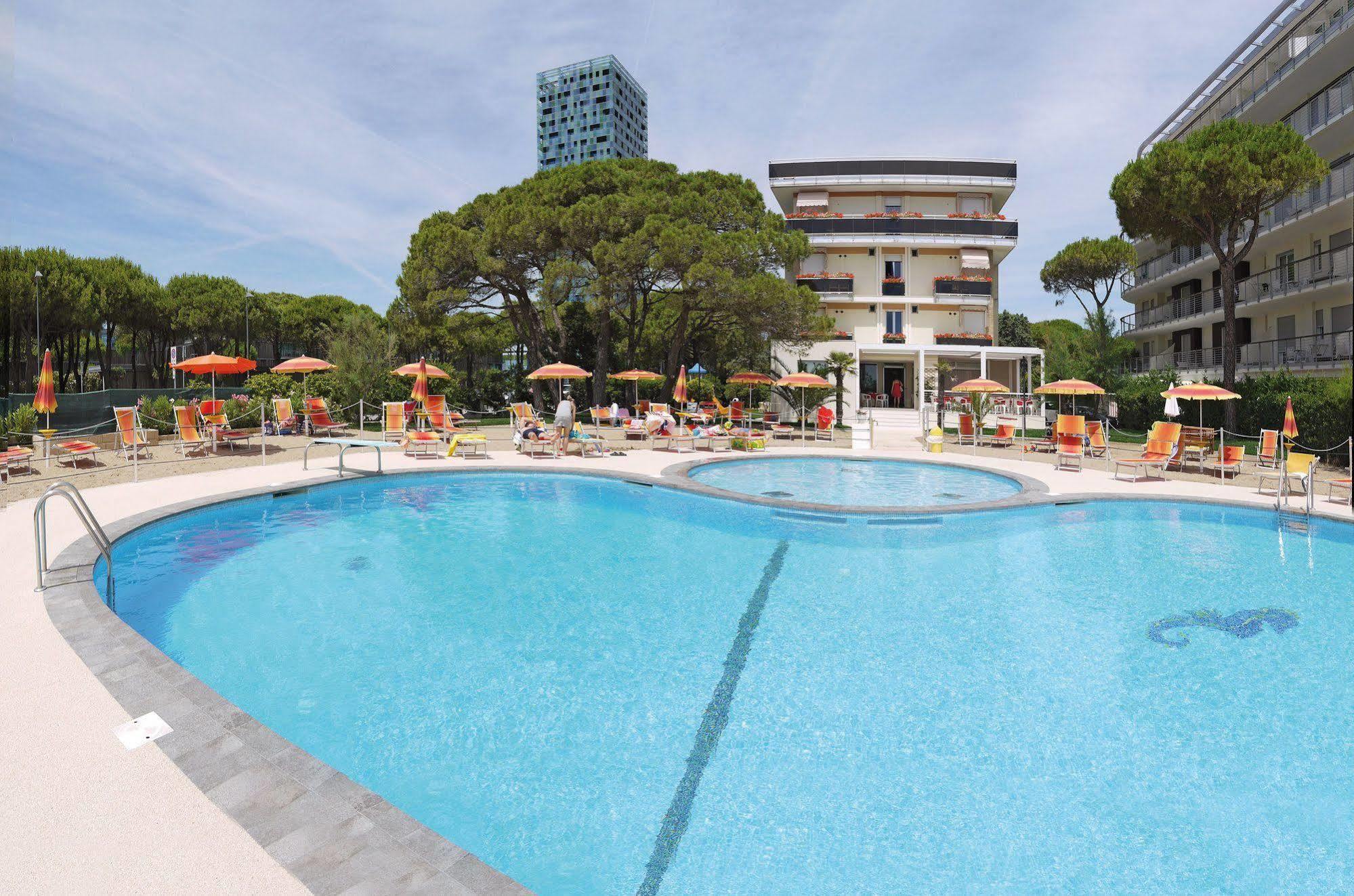 Hotel Bertha Fronte Mare Lido di Jesolo Exterior photo