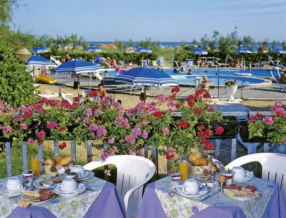 Hotel Bertha Fronte Mare Lido di Jesolo Exterior photo